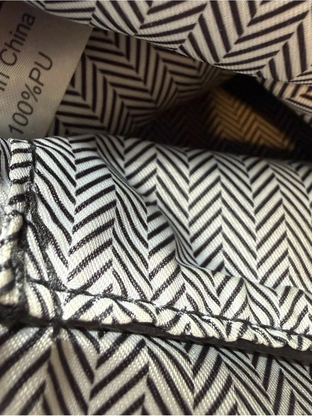 Vegan Leather Crossbody Sling Bag Chevron Lining Casual Travel Pack Black